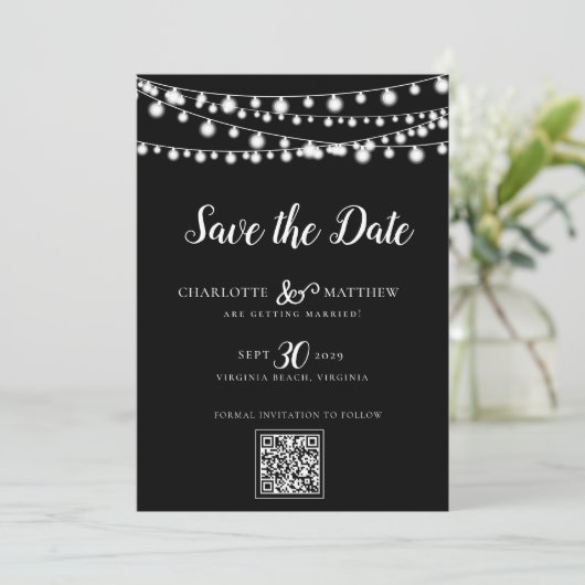 Schwarz-weiße String Lights Modernes Skript Rette  Save The Date (Stehend Vorderseite)