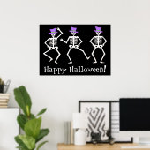 Schwarz-weiße Tanzskelette Happy Halloween Poster (Heimbüro)
