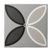 Schwarz-weiße und graue Blütenblätter mit vier Blu Fliese (Vorderseite)