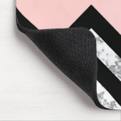 Schwarz-weiße und rosa Chevronen Mousepad (Ecke)