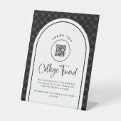 Schwarz-weiße Uni QR Code Pedestal Sign Sockelschild (Vorderseite)