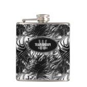 Schwarz-weiße Wavy-Muster-Trauzeugen-Geschenk Flachmann (Vorderseite)