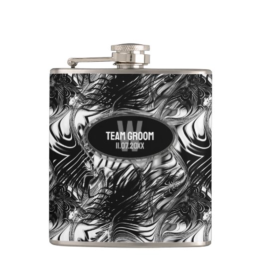 Schwarz-weiße Wavy-Muster-Trauzeugen-Geschenk Flachmann (Vorderseite)