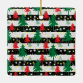 Schwarz-weiße Weihnachtsschnee Streifen Rote Grüne Keramikornament (Rückseite)