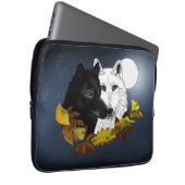 Schwarz Weiße Wölfe Mondlicht Herbstblätter Laptopschutzhülle (Vorne Rechts)