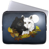 Schwarz Weiße Wölfe Mondlicht Herbstblätter Laptopschutzhülle (Vorderseite)
