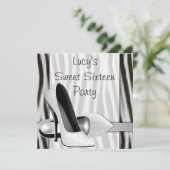 Schwarz-weiße Zebra High Heel Schuhe Sweet 16 Part Einladung (Stehend Vorderseite)