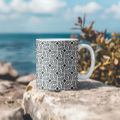 Schwarz-weiße Ziermuster antike Kaffeetasse