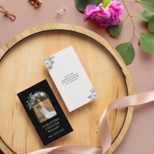 Schwarz-weißer Blütenbogen-Handfotograf Visitenkarte