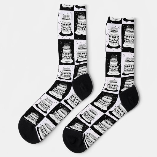 Schwarz-weißer Cake-Checker-Blockdruck Socken (Linkes Detail)
