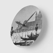 Schwarz-weißer Canal Venedig Italien Reisen Runde Wanduhr (Winkel)