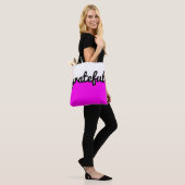 Schwarz-weißer Farbblock in grün und grün Tasche (Am Model)