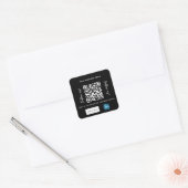 Schwarz-weißer Firmenname qr Codeverknüpfung Quadratischer Aufkleber (Umschlag)