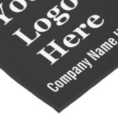 Schwarz-weißer Firmenname Text für Ihr Logo Kurzer Tischläufer (Ecke)