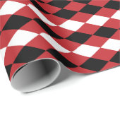 Schwarz-weißer geometrischer Diamant auf rotem Hin Geschenkpapier (Rolleneckpunkt)