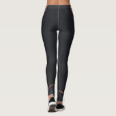 Schwarz-weißer geometrischer Text Leggings (Rückseite)