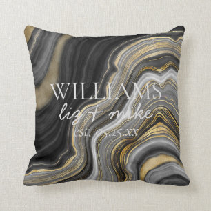 Schwarz-weißer Gold Agate Name Hochzeitdatum Kissen