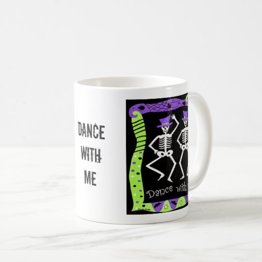 Schwarz-weißer Halloween Skelettknochentanz Kaffeetasse (VorderseiteRechts)