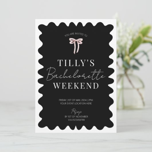 Schwarz-weißer Hen Do Bachelorette Wochenende Einladung (Stehend Vorderseite)