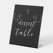 Schwarz-weißer Hochzeittisch mit modernem Herzen Sockelschild (Vorderseite)