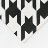 Schwarz-weißer Karo des klassischen Hahnentrittmus Fleecedecke (Ecke)