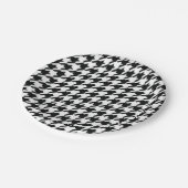 Schwarz-weißer Karo des klassischen Hahnentrittmus Pappteller (Schrägansicht)