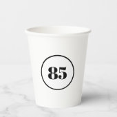 Schwarz-weißer Kreis mit benutzerdefinierter Numme Pappbecher (Vorderseite)