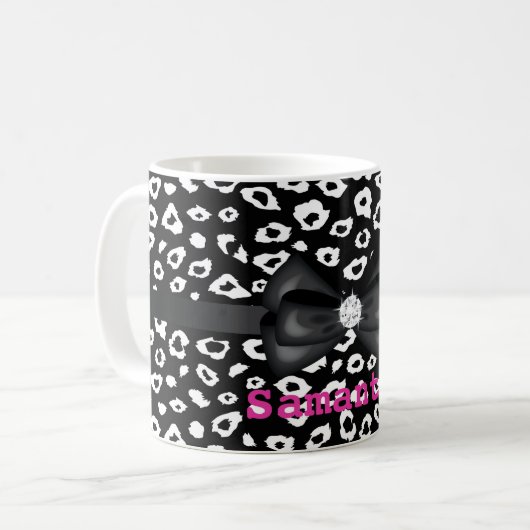 Schwarz-weißer Leopard-Druck mit Bogen Personalisi Kaffeetasse (Vorderseite Links)
