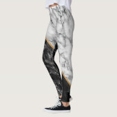 Schwarz-weißer Marmor Leggings Ihr Brief (Links)