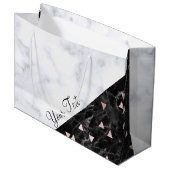 Schwarz-weißer Marmor Rose geometrisch Große Geschenktüte (Vorderseite Schrägansicht)