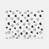 Schwarz-weißer Minimalistischer Valentinstag Fleecedecke (Vorderseite (Horizontal))