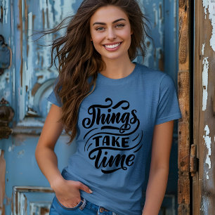 Schwarz-weißer moderner Typografie-T - Shirt