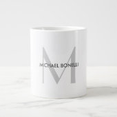 Schwarz-weißer Name der grauen Monogramm Jumbo-Tasse (Vorderseite)