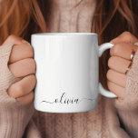 Schwarz-weißer Name der Monogram für Giralskripte  Kaffeetasse<br><div class="desc">White und Black Monogram Name Coffee Cup oder Tasse. Das macht den perfekten 16 Geburtstag,  Hochzeit,  Brautparty,  Jubiläum,  Babydusche oder Junggeselinnen-Abschied Geschenk für jemanden,  der Lieben glamourösen Luxus und schicke Stile.</div>
