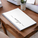Schwarz-weißer Name für das Girl-Monogramm Notizblock<br><div class="desc">Black and White Simple Script Monogram Name Spiral Notebook Planner. Das macht den perfekten 16 Geburtstag,  Hochzeit,  Brautparty,  Jubiläum,  Babydusche oder Junggeselinnen-Abschied Geschenk für jemanden,  der Lieben glamourösen Luxus und schicke Stile.</div>