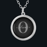 Schwarz-weißer Name für Monogramm-Skript Versilberte Kette<br><div class="desc">Dieses elegante Monogramm und das stilvolle Script-Namensdesign können als Geschenk für Geburtstag, Hochzeit, Brautparty, Jubiläum, Muttertag oder jeden Anlass gegeben werden. Es kann mit dem Namen und dem Namen der Person personalisiert werden. Sie können den Schriftart, die Farbe des Schriftartes, die Größe des Schriftartes und die Hintergrundfarbe mit dem Design-Tool...</div>