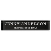 Schwarz-weißer Name und Name des Schreibtisches