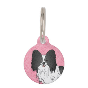 Schwarz-weißer Papillon-Hund Kopf auf rosa Herzen Haustiermarke