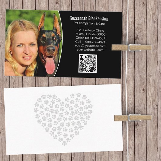 Schwarz-weißer QR-Code und Foto für die Pflege von Visitenkarte