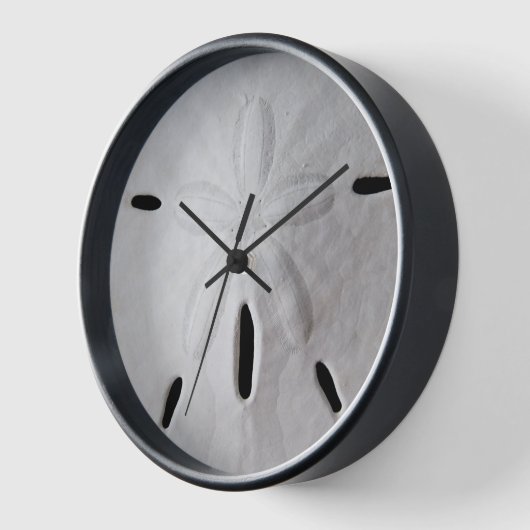 Schwarz-weißer Sandstrand Sommer Uhr (Winkel)