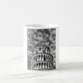 Schwarz-weißer Schießturm von Pisa Italien Kaffeetasse (Mittel)