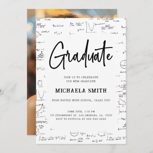 Schwarz-weißer Script Graduate Math Foto Abschluss Einladung (Vorne/Hinten)