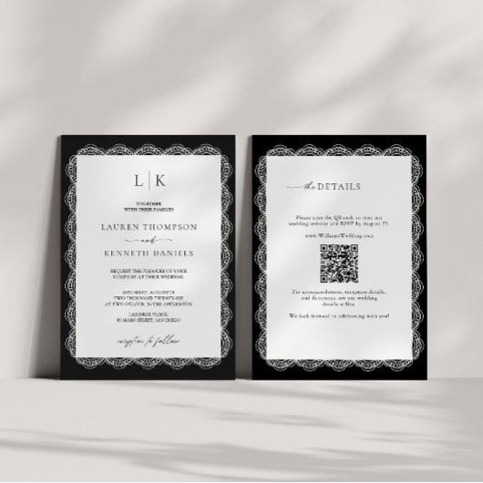 Schwarz-weißer Spitzenrahmen Monogramm QR-Code Hoc Einladung