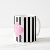 Schwarz-weißer Streifen, rosa Quatrefolienmonogram Kaffeetasse (VorderseiteRechts)