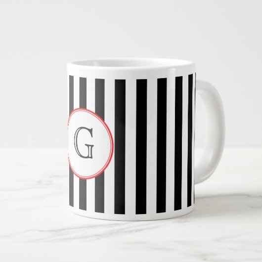 Schwarz-weißer Streifen, rot, weißes Monogramm Jumbo-Tasse (Vorderseite Rechts)