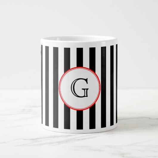 Schwarz-weißer Streifen, rot, weißes Monogramm Jumbo-Tasse (Vorderseite)
