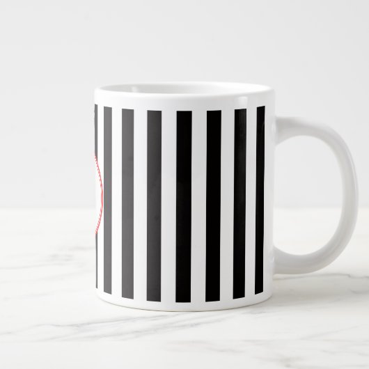 Schwarz-weißer Streifen, rot, weißes Monogramm Jumbo-Tasse (Rechts)