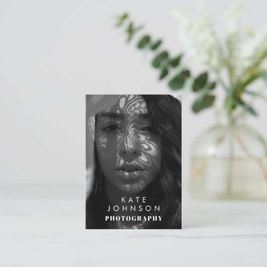 Schwarz-weißer vollständiger Foto QR-Code Soziale  Visitenkarte (Stehend Vorderseite)