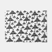 Schwarz-weißer Weihnachtsbaum Abstraktes Muster Fußmatte (Vorderseite)