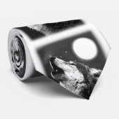 Schwarz-weißer Wolf Howling auf der Moon-Krawatte Krawatte (Gerollt)